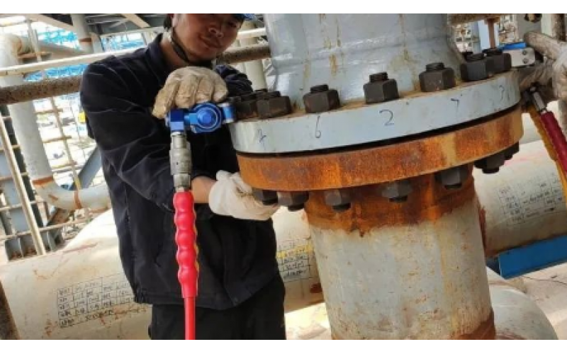 冶金余热回收设备螺栓安装预紧选用KWZK乐动体育在线注册,乐动体育（中国）液压力矩扳手