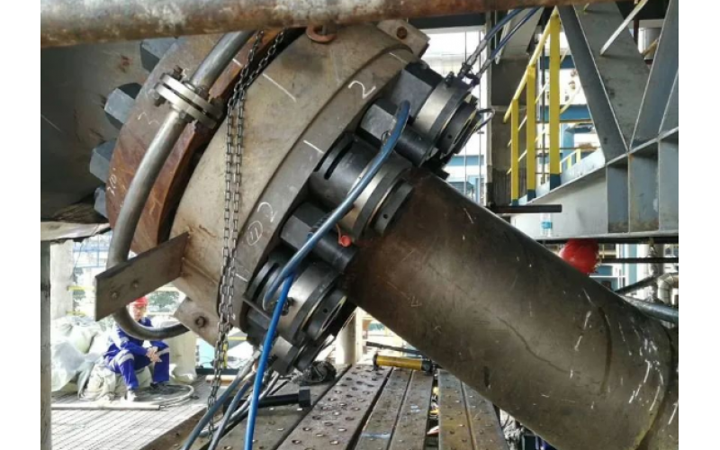 化肥氨合成塔顶盖螺栓预紧客户选用乐动体育在线注册,乐动体育（中国）KWZK液压螺栓拉伸器